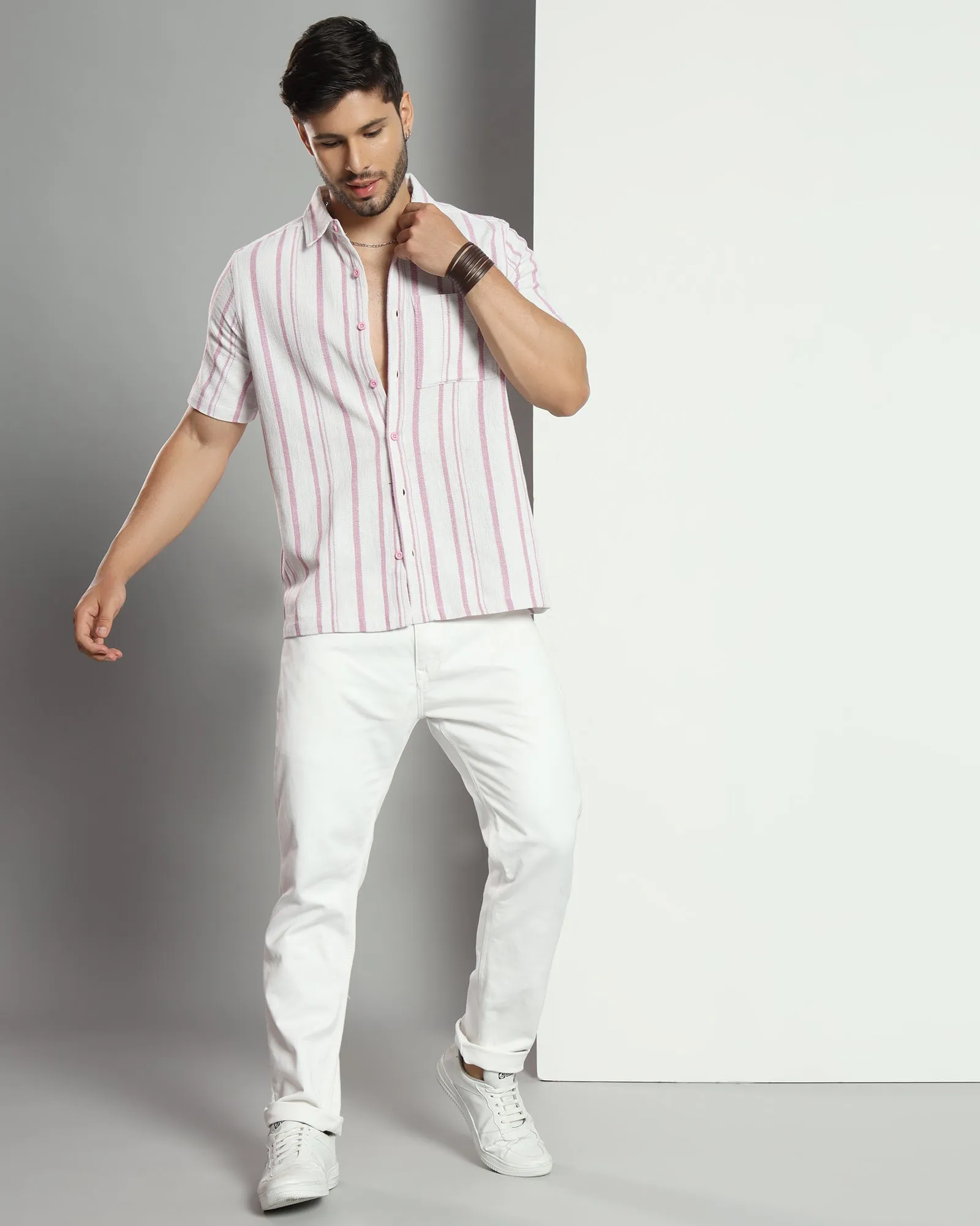 Chimpaaanzee Men White & Pink Regular Fit Shirt