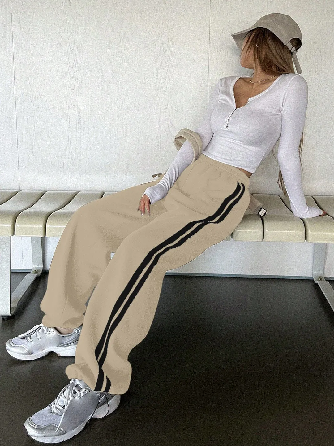 Comfortable Beige Knitted High-Rise Joggers